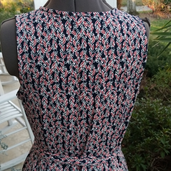 Loft Cross over Slimming Dress - Picture 5 of 8